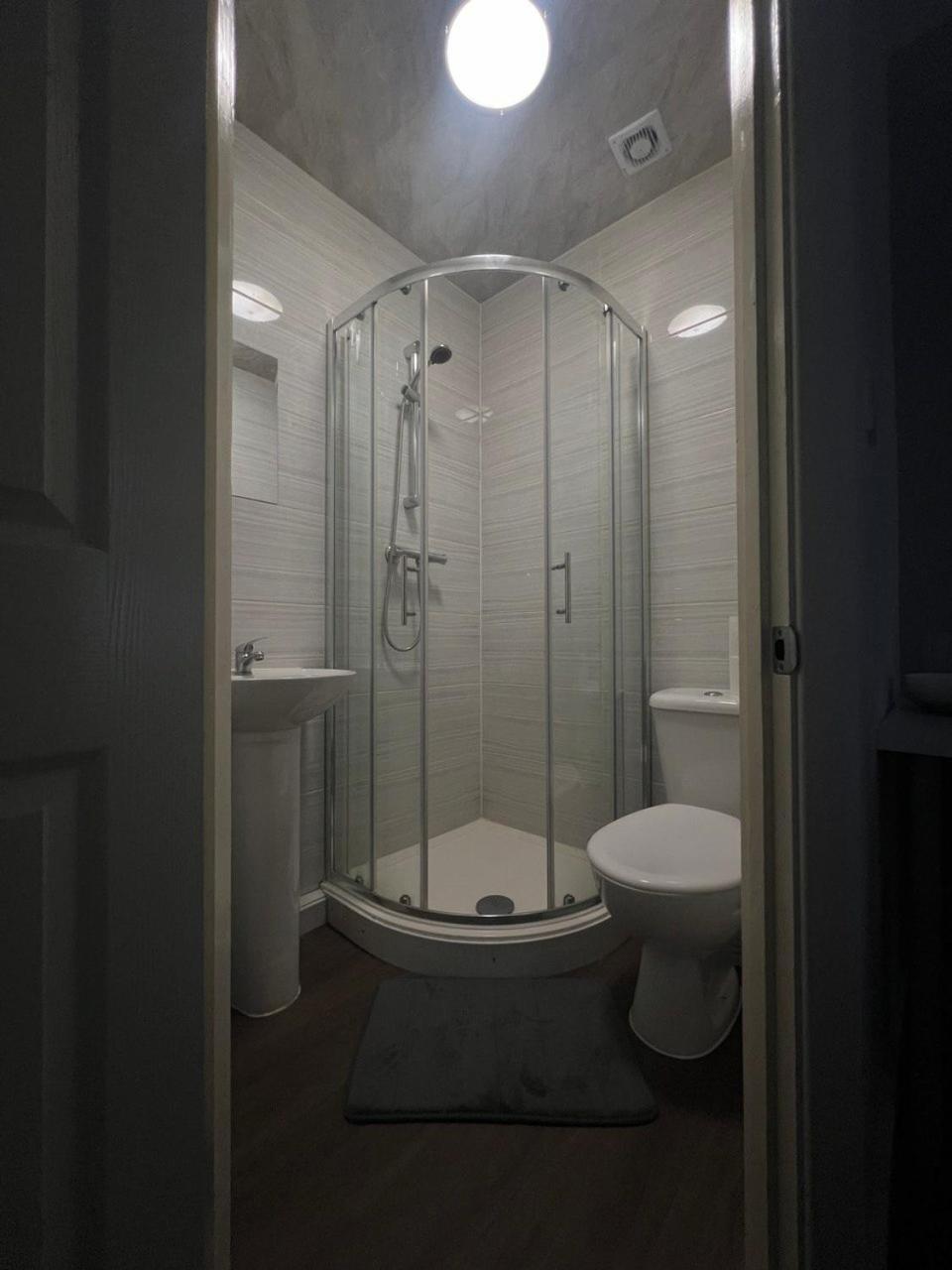 Deluxe Ensuite Double Room With Ensuite Coventry Extérieur photo