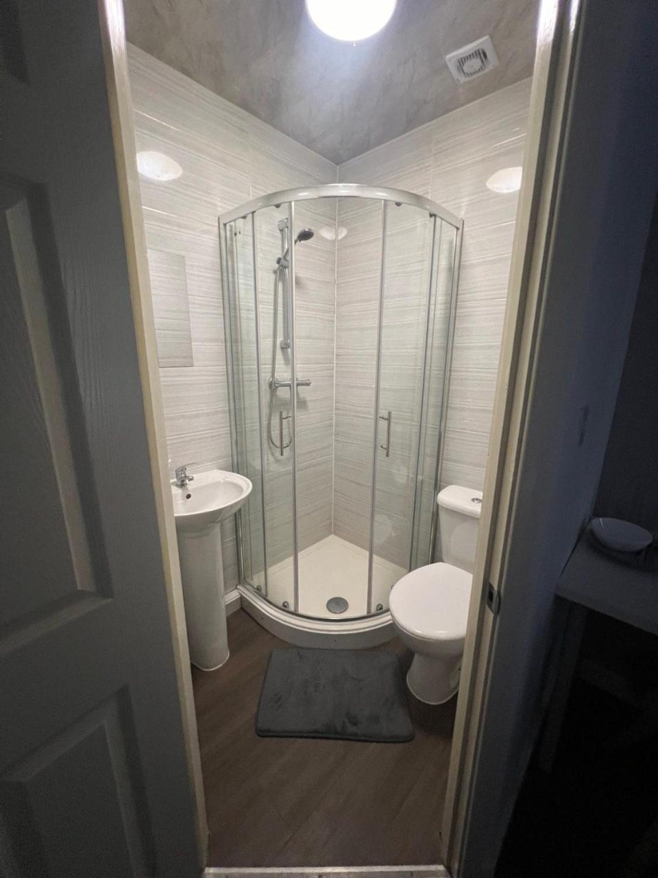 Deluxe Ensuite Double Room With Ensuite Coventry Extérieur photo